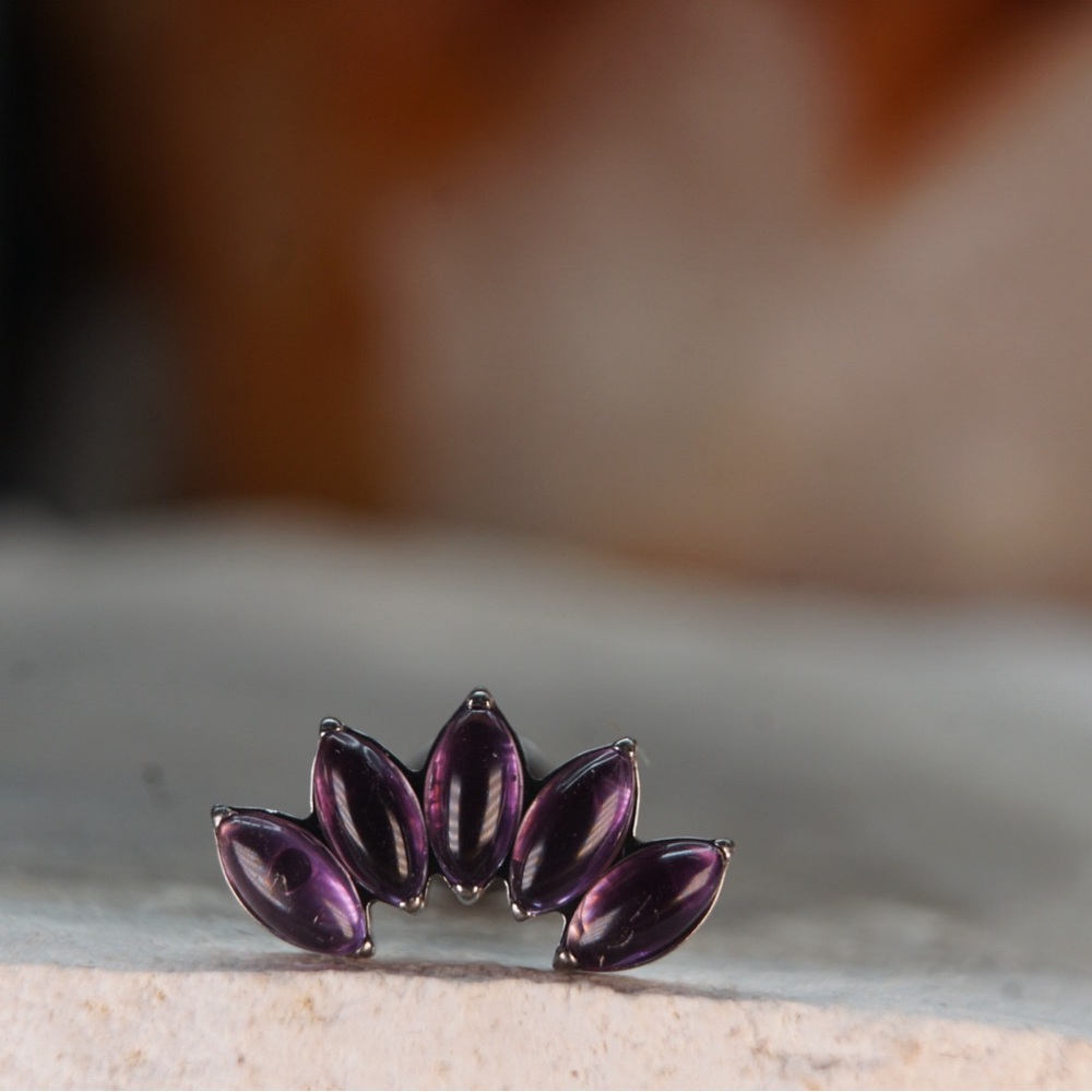 Natural Stone marquise fan -  Internally threaded with 16g 9/32” labret